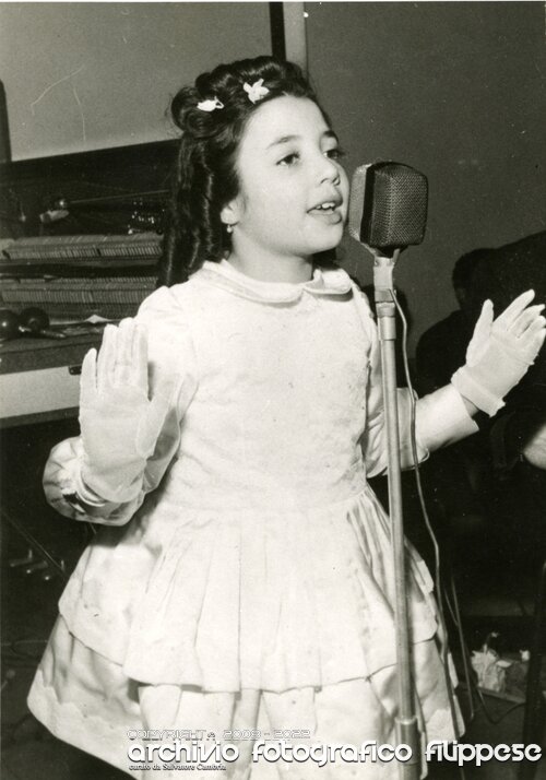 1965 la giovane cantante Graziella Ruvolo